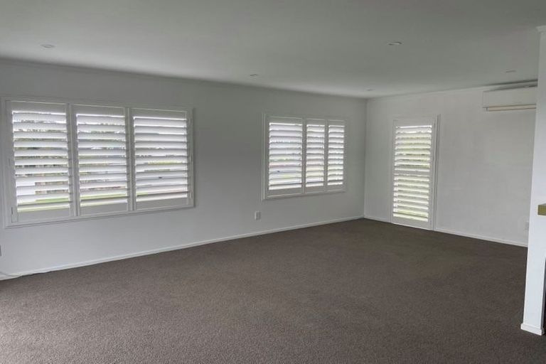 Photo of property in 3 Mirwill Road, Rothesay Bay, Auckland, 0630