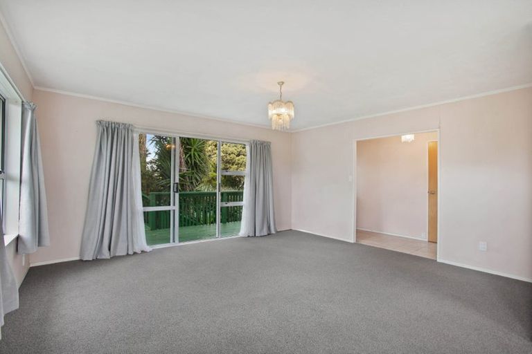 Photo of property in 16 Leaming Place, Clarks Beach, 2122