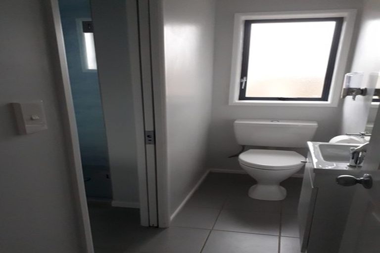 Photo of property in 8 Kumar Place, The Gardens, Auckland, 2105