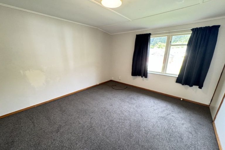 Photo of property in 7 Wainhouse Street, Stokes Valley, Lower Hutt, 5019