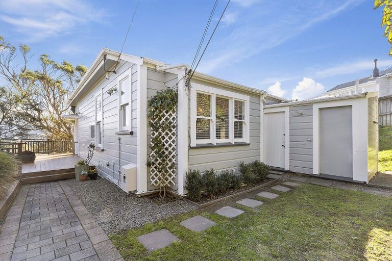 Photo of property in 11 Nevay Road, Miramar, Wellington, 6022