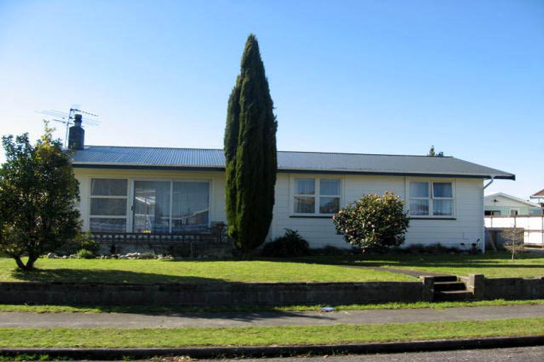 Photo of property in 12 Fisher Place, Carterton, 5713