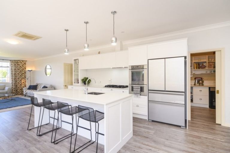 Photo of property in 8 Kowhai Avenue, Takaro, Palmerston North, 4410