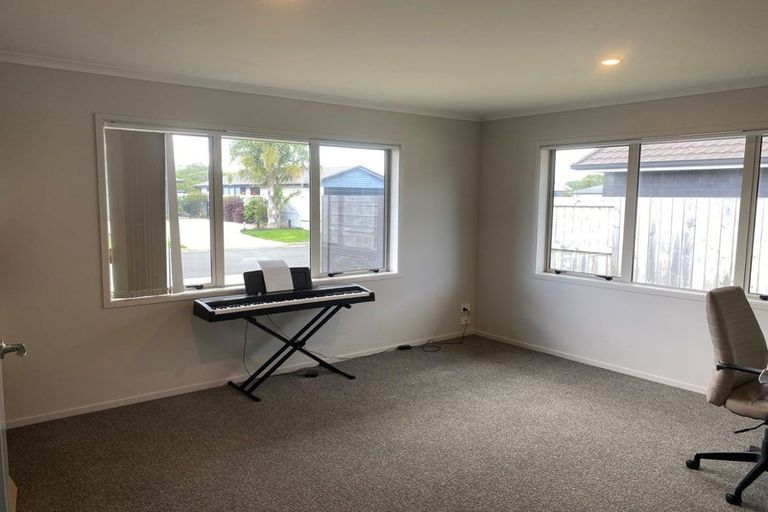 Photo of property in 41 Butterworth Crescent, Papamoa Beach, Papamoa, 3118