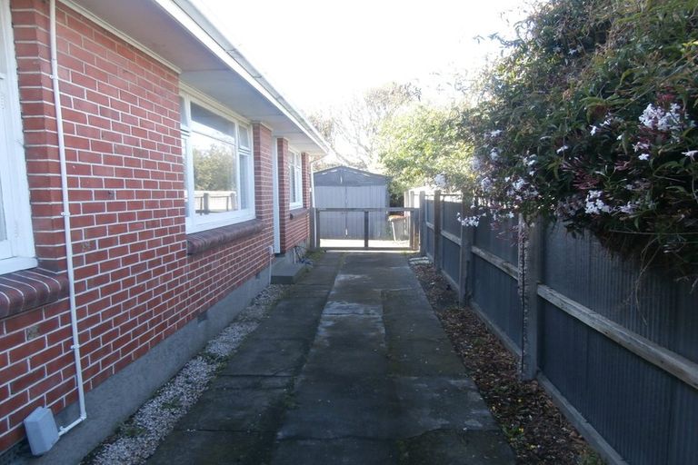 Photo of property in 2/12 Roslyn Avenue, Mairehau, Christchurch, 8052