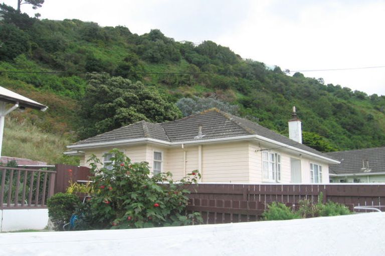 Photo of property in 304 Queens Drive, Lyall Bay, Wellington, 6022