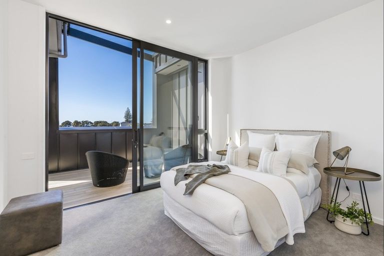 Photo of property in 5/14 Tamariki Avenue, Orewa, 0931