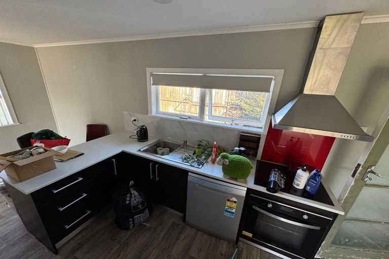 Photo of property in 24 Stokes Avenue, Te Atatu Peninsula, Auckland, 0610