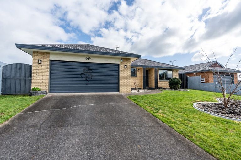 Photo of property in 3 Aldershot Place, Nawton, Hamilton, 3200