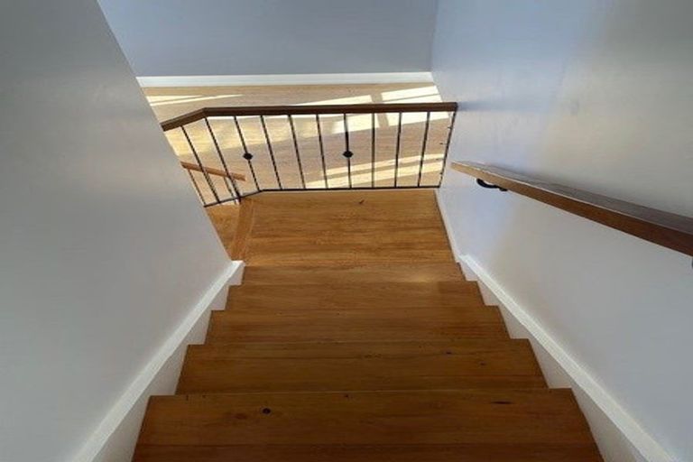 Photo of property in 13 Frieston Road, Milford, Auckland, 0620