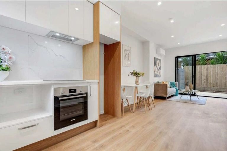 Photo of property in 35 Martin Road, Manurewa, Auckland, 2102