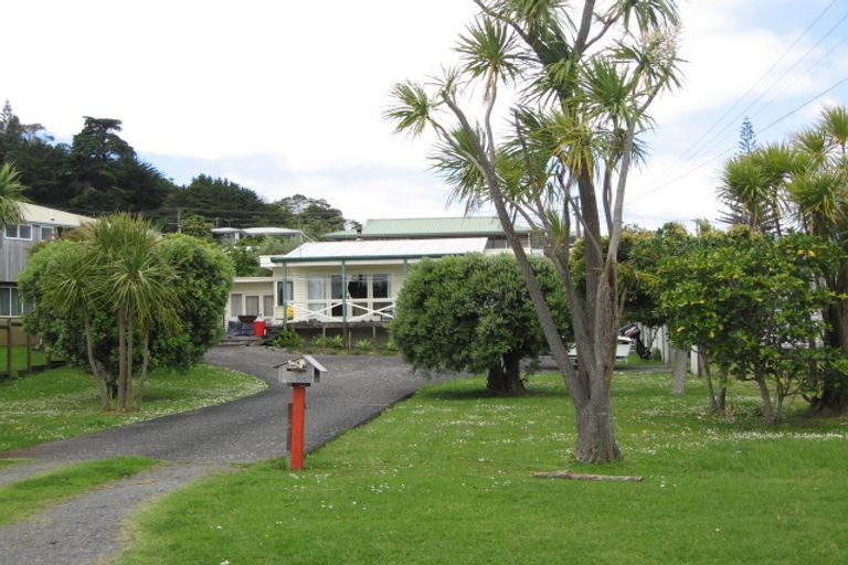 Photo of property in 85 Tindalls Bay Road, Tindalls Beach, Whangaparaoa, 0930