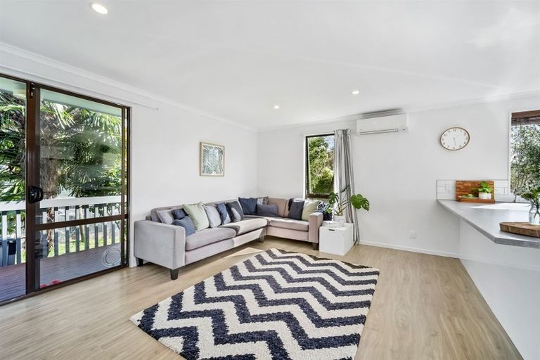 Photo of property in 1/26 Waiora Road, Stanmore Bay, Whangaparaoa, 0932