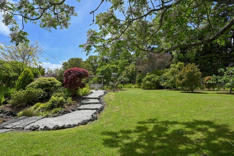 Photo of property in 230 Taupaki Road, Taupaki, Henderson, 0782