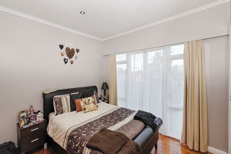 Photo of property in 8 Mawney Road, Henderson, Auckland, 0610