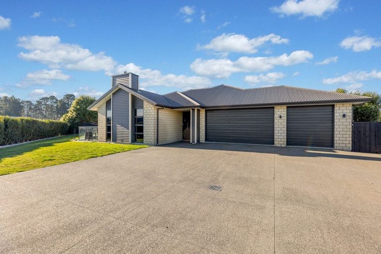 Photo of property in 7 Shillingford Boulevard, Rolleston, 7615