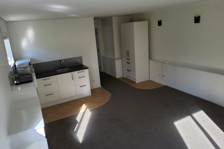 Photo of property in 92 Caribbean Drive, Unsworth Heights, Auckland, 0632