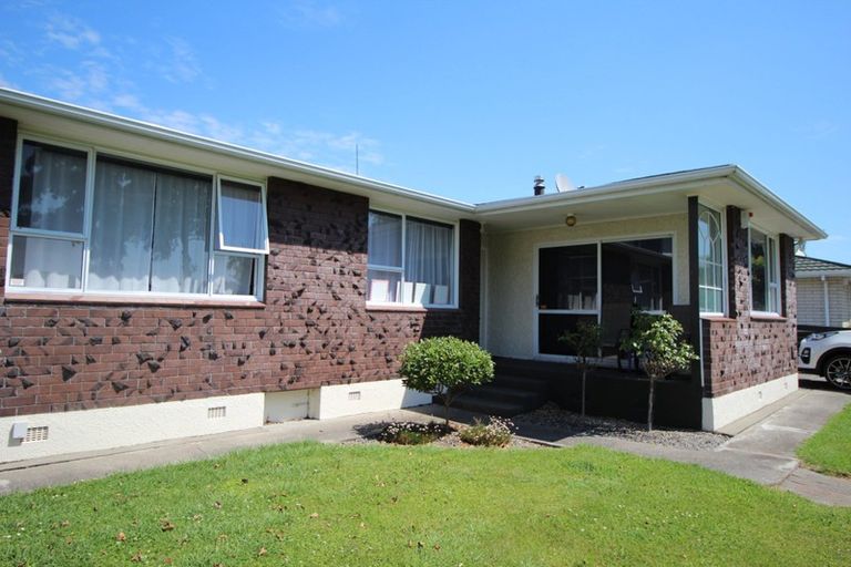 Photo of property in 12 Raglan Avenue, Cloverlea, Palmerston North, 4412