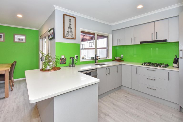 Photo of property in 8 Wairere Road, The Gardens, Auckland, 2105