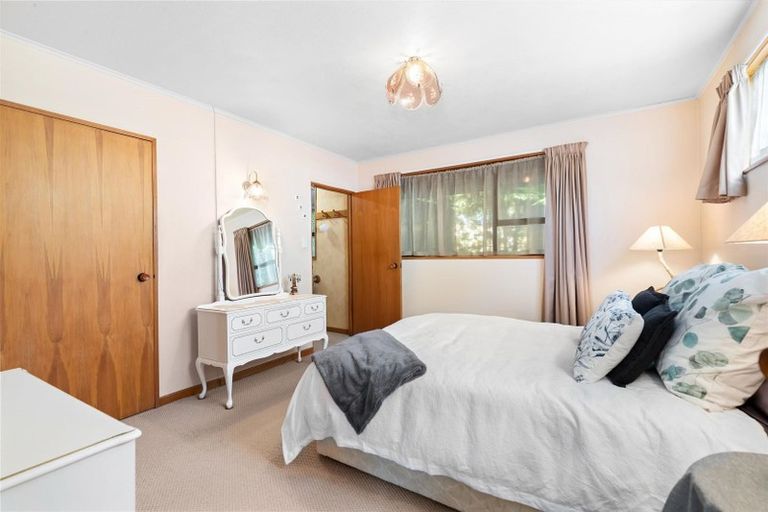 Photo of property in 6 Sequoia Place, Kelvin Heights, Queenstown, 9300