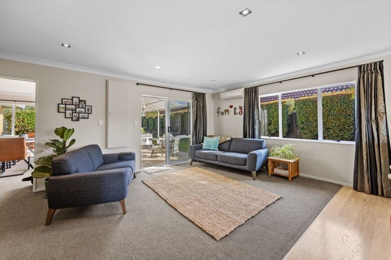 Photo of property in 16 Chippewa Place, Conifer Grove, Takanini, 2112