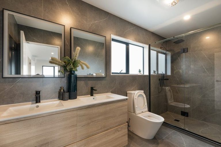 Photo of property in 39c Target Road, Totara Vale, Auckland, 0629