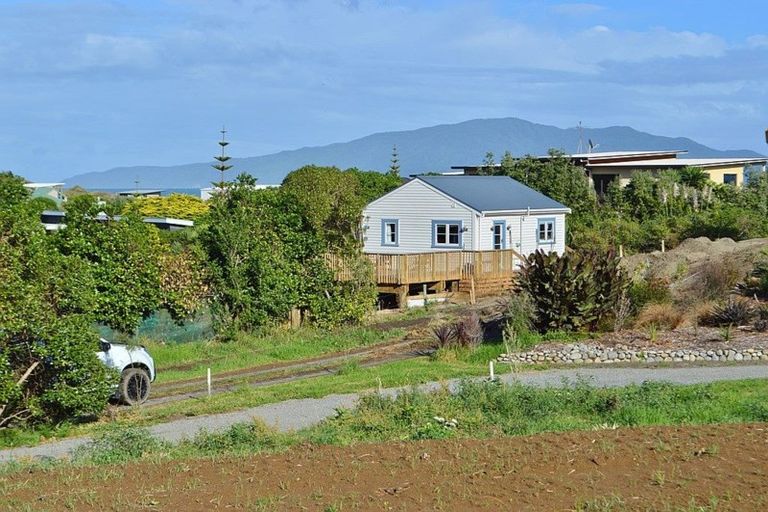 Photo of property in 98 Paetawa Road, Peka Peka, Waikanae, 5391