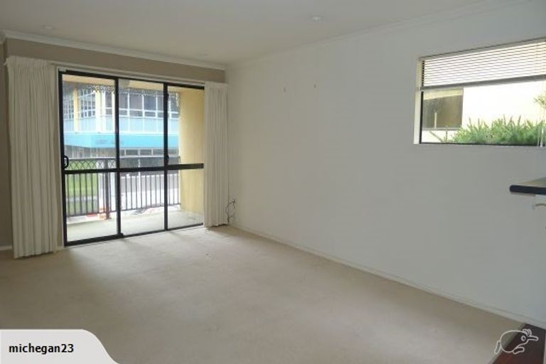 Photo of property in 25 Ballantrae Place, Thorndon, Wellington, 6011
