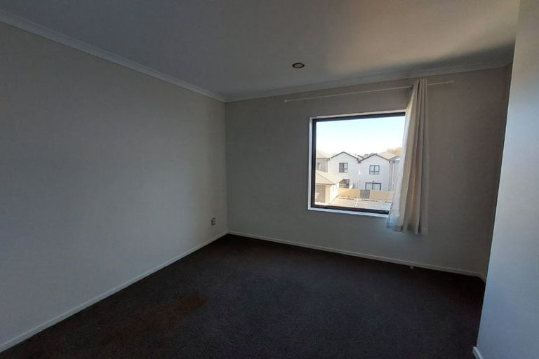 Photo of property in 2/3 Wallson Crescent, Wiri, Auckland, 2104