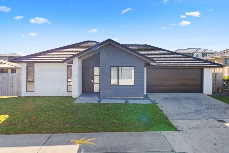 Photo of property in 16 Faber Place, Rototuna North, Hamilton, 3210