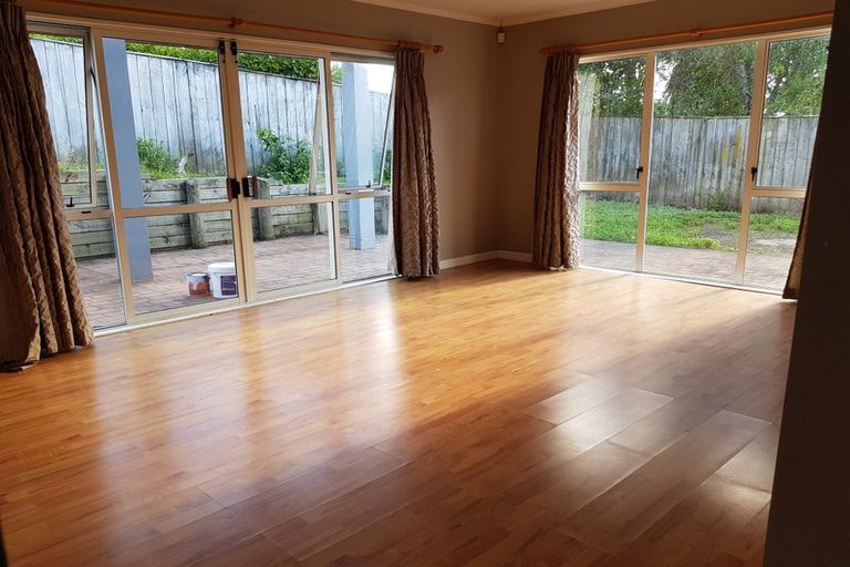 Photo of property in 3 Taroka Close, Pinehill, Auckland, 0632