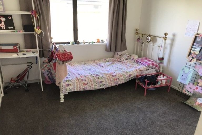 Photo of property in 3 Fred White Drive, Kumeu, 0810