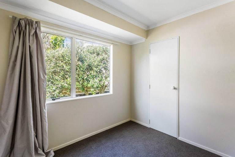 Photo of property in 2/16 Ocean View Road, Hatfields Beach, Orewa, 0931