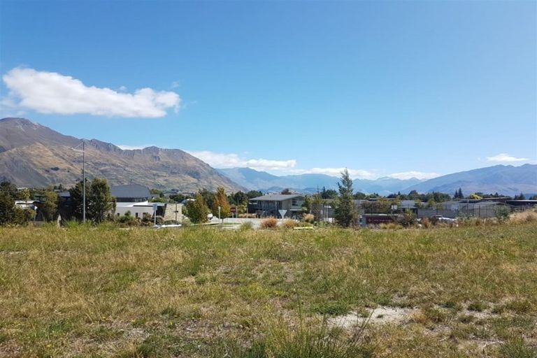 Photo of property in 16 Tuke Lane, Wanaka, 9305