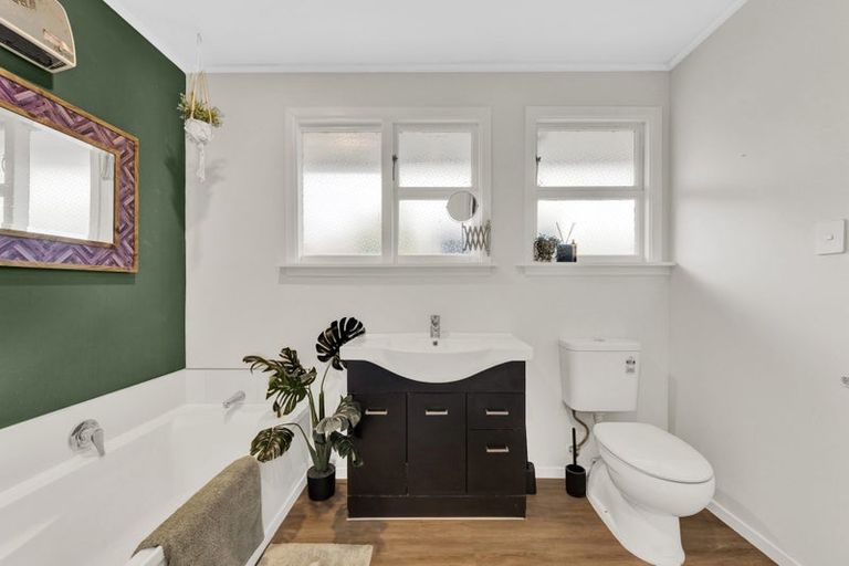 Photo of property in 258 Main North Road, Redwood, Christchurch, 8051