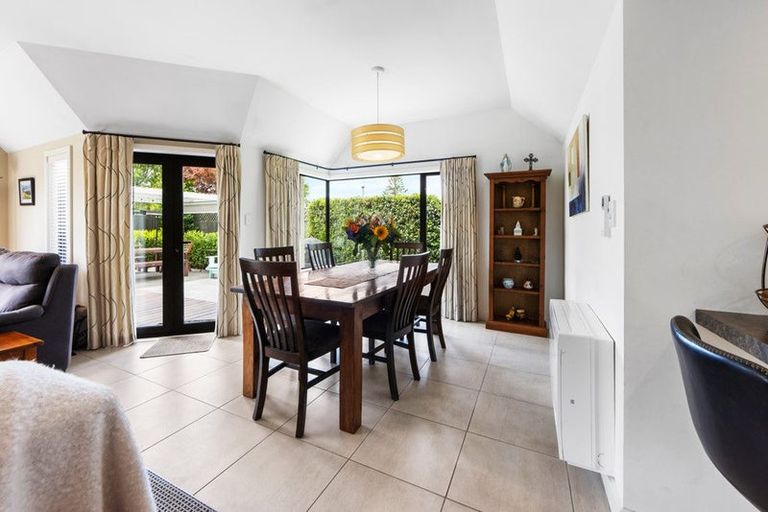 Photo of property in 11 Harlech Mews, Avonhead, Christchurch, 8042