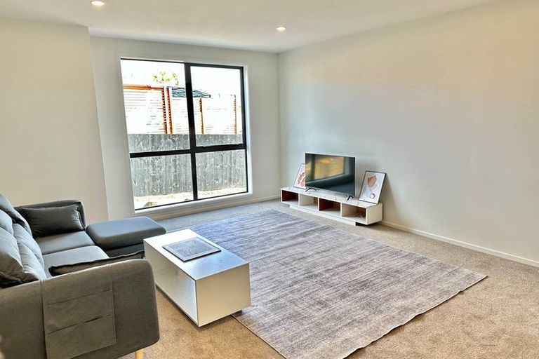 Photo of property in 3/11 Scanlen Terrace, Kelston, Auckland, 0602