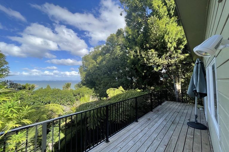 Photo of property in 60 Kauri Point Road, Laingholm, Auckland, 0604