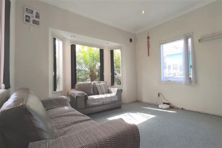 Photo of property in 33 View Road, Henderson, Auckland, 0612