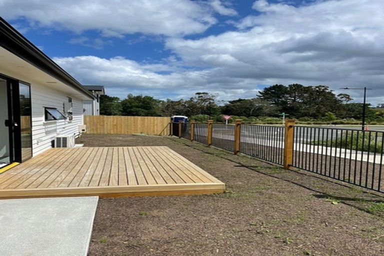 Photo of property in 2 Cutfield Lane, Kumeu, 0810