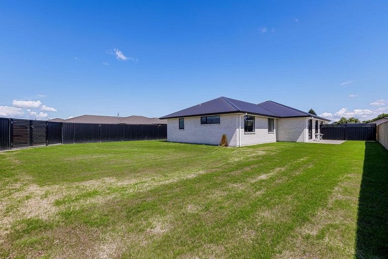 Photo of property in 16 Austin Reid Avenue, Carterton, 5713