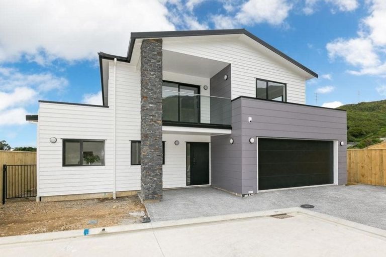 Photo of property in 6 Pihipihi Way, Crofton Downs, Wellington, 6035