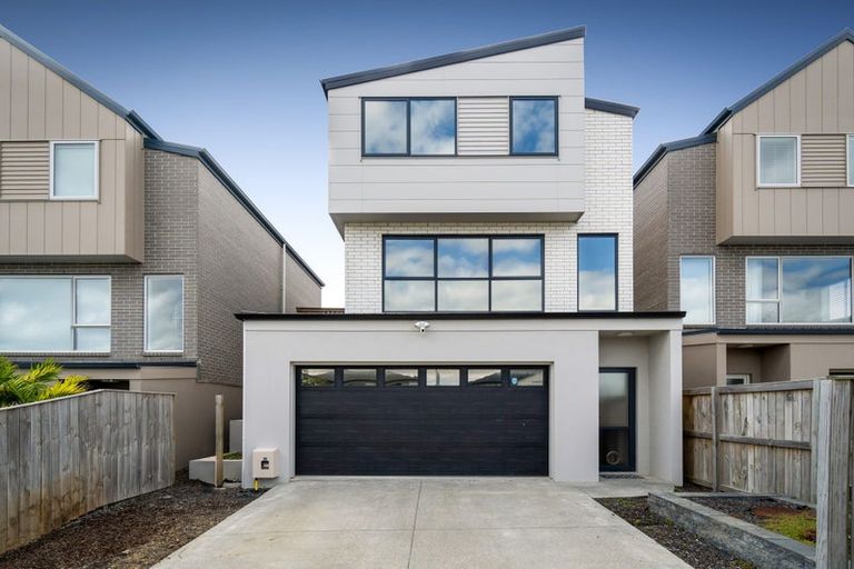 Photo of property in 11 Sunnyheights Road, Orewa, 0931