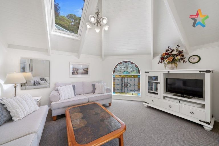 Photo of property in 14 Maungaraki Road, Korokoro, Lower Hutt, 5012