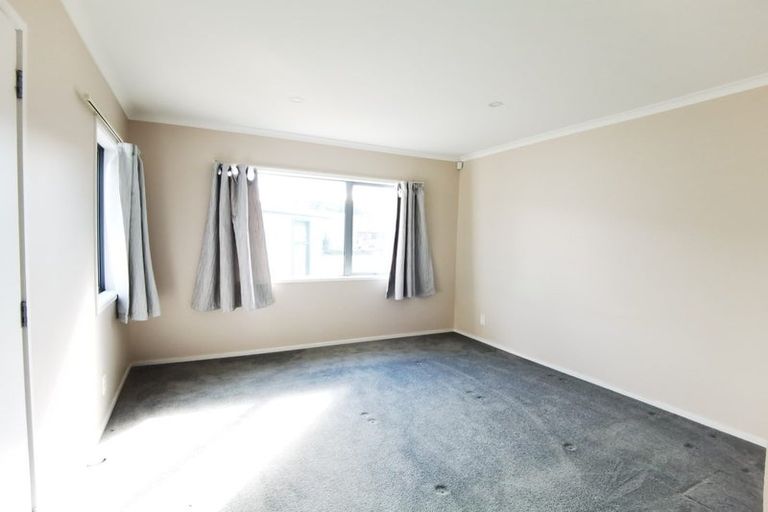 Photo of property in 9 Lisa Rise, Half Moon Bay, Auckland, 2012
