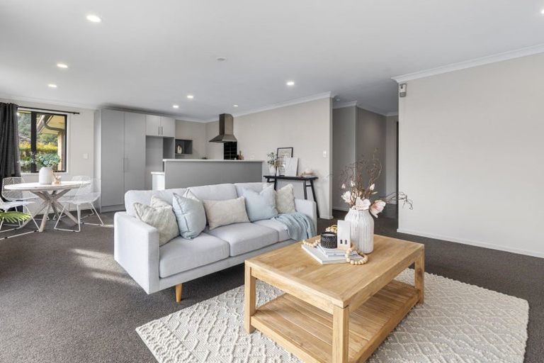 Photo of property in 10 Bathurst Crescent, Pyes Pa, Tauranga, 3112