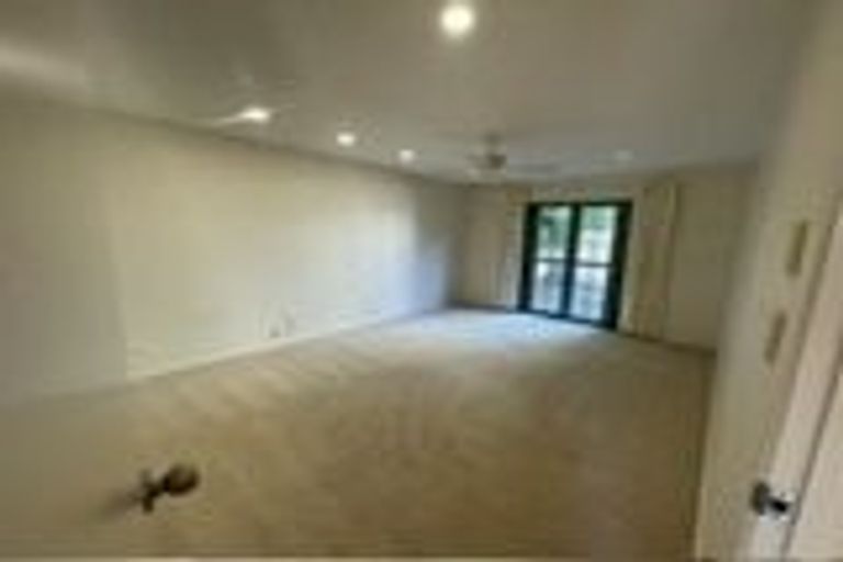 Photo of property in 28 Parkwood Crescent, Gulf Harbour, Whangaparaoa, 0930