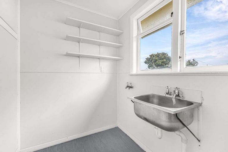 Photo of property in 12 Mcguire Street, Hawera, 4610