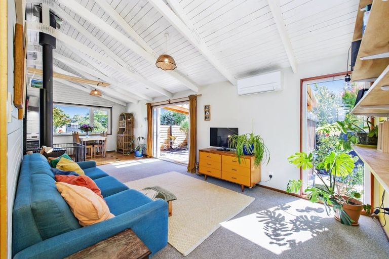 Photo of property in 16 Ensors Place, Waikuku Beach, 7402