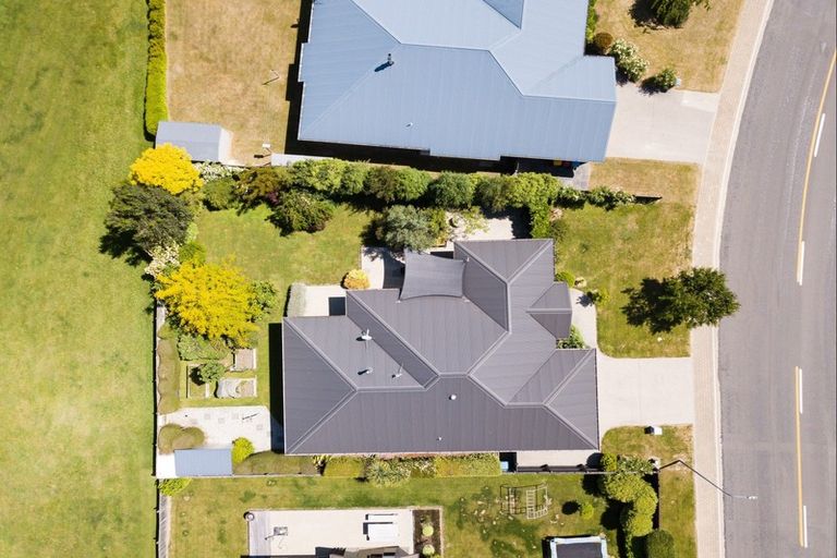 Photo of property in 128 Kings Drive, Wanaka, 9305